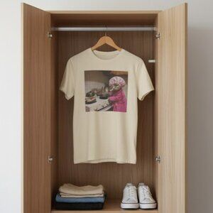 Housewife Cat Funny Meme Graphic T-Shirt Unisex Cute Humor Tee